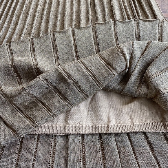 VINCE Pleated Metallic Crochet-Knit Midi Skirt Bronze - Picture 7 of 11